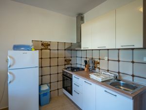 19127340-Ferienwohnung-4-Pašman-300x225-4