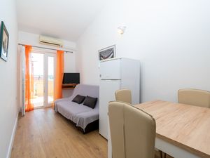 23926211-Ferienwohnung-3-Pašman-300x225-1