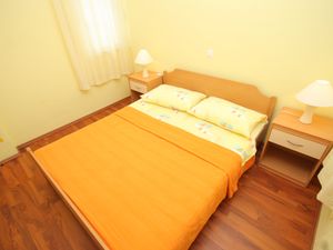 23930158-Ferienwohnung-6-Pašman-300x225-5