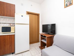 23930162-Ferienwohnung-5-Pašman-300x225-2