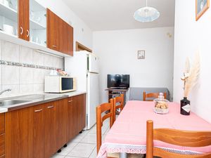 23930162-Ferienwohnung-5-Pašman-300x225-5