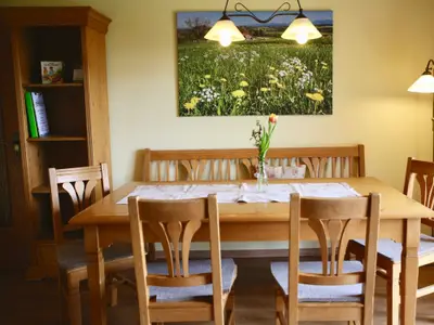 ferienwohnunglandhaus-esstisch
