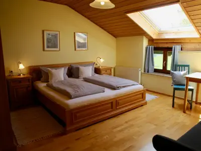 ferienwohnunglandhaus-schlafzimmer