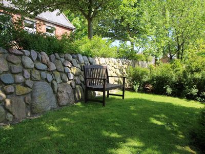 Großer Garten mit auch schattigen Plätzen