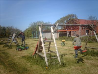 Spielplatz mit Trampolin, Schaukel, Rutsche u.v.m.