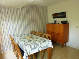 1657048-Ferienwohnung-6-Pellworm-300x225-3