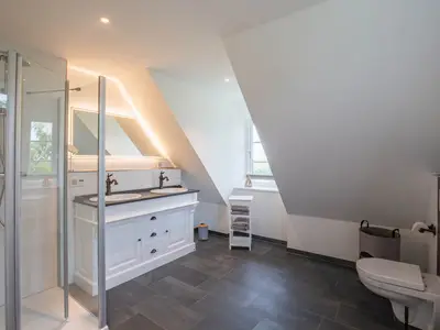 Hauptbadezimmer oben