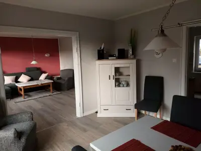 Esszimmer und Wohnzimmer, TV und Musikanlage