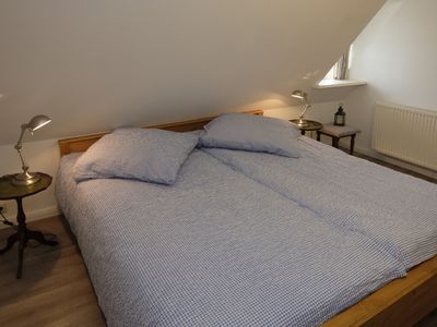 Schlafzimmer mit Doppelbett