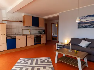 Wohn-/Essbereich und Küchenzeile