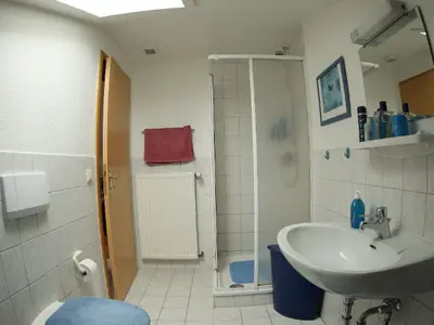 Badezimmer mit Dusche