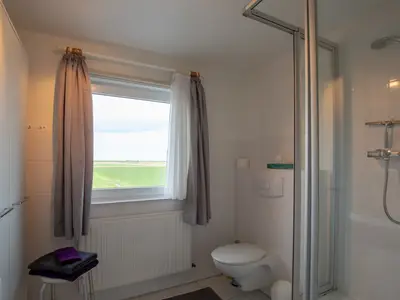 Badezimmer mit Dusche