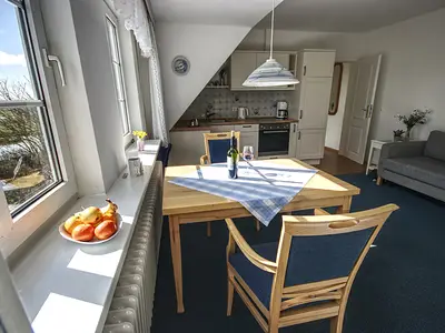 Esstisch am Südfenster