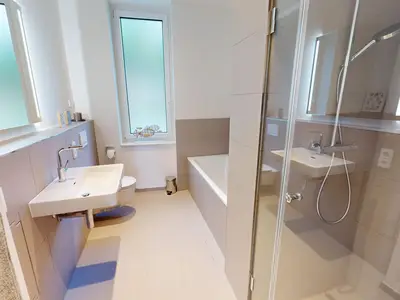 Luxus-Ferienwohnung für 4 Erwachsene & 2 Kinder mit Terrasse und Meerblick