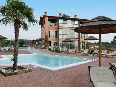 PoolOfHouse