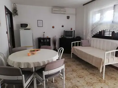 Ferienwohnung für 6 Personen (80 m²) in Petrčane 1/10
