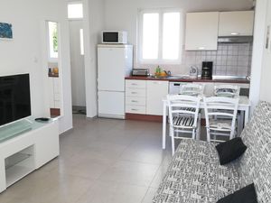 22435779-Ferienwohnung-4-Petrčane-300x225-5