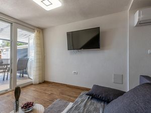 23754385-Ferienwohnung-3-Petrčane-300x225-5