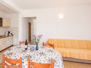 22020149-Ferienwohnung-5-Petrčane-300x225-1