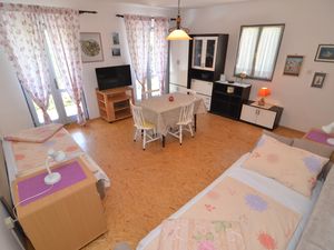 22021925-Ferienwohnung-4-Petrčane-300x225-1