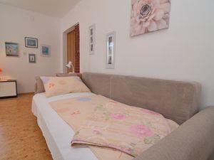 22021925-Ferienwohnung-4-Petrčane-300x225-2