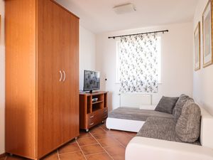 23927349-Ferienwohnung-5-Petrčane-300x225-1