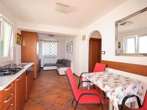 23927349-Ferienwohnung-5-Petrčane-300x225-4