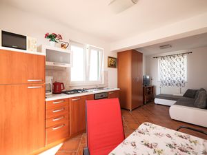 23927349-Ferienwohnung-5-Petrčane-300x225-5