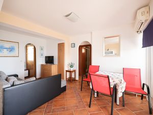 23927350-Ferienwohnung-5-Petrčane-300x225-5