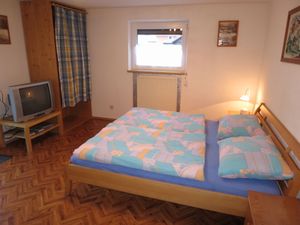 23851880-Ferienwohnung-5-Pettneu-300x225-1