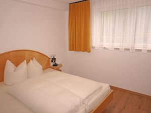 23865147-Ferienwohnung-4-Pettneu-300x225-2