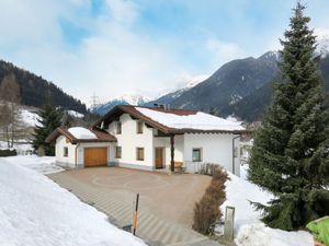 23851890-Ferienwohnung-4-Pettneu-300x225-1