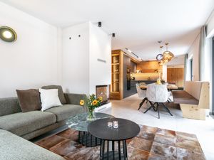 24015495-Ferienwohnung-5-Pettneu-300x225-1