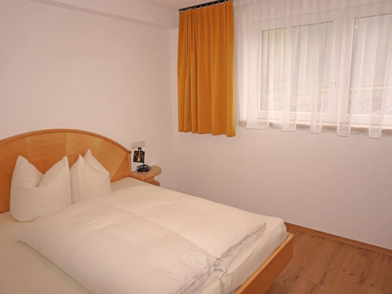 23865147-Ferienwohnung-4-Pettneu-800x600-2