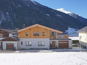 23865147-Ferienwohnung-4-Pettneu-300x225-3