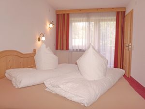 23837400-Ferienwohnung-4-Pettneu-300x225-3