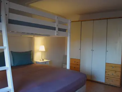 Schlafzimmer mit Hochbett