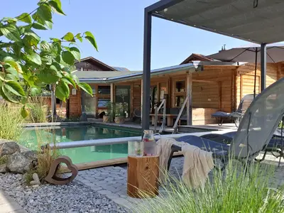 Naturpool mit Saunastadl