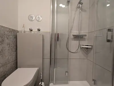 Bad WC + Dusche + raindancer