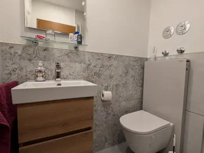 Bad Waschtisch und WC