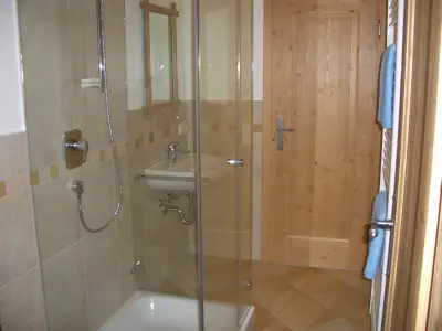 Ferienzimmer mit Badezimmer