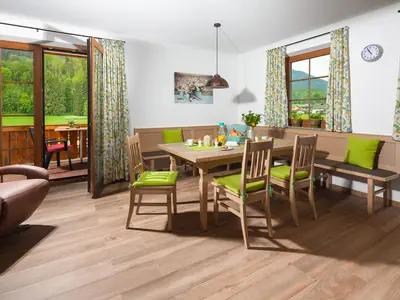 Wohnzimmer mit Essbereich