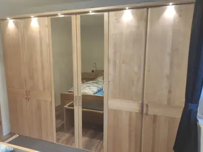 Kleiderschrank mit Passepartout + Power-LED-Beleuchtung