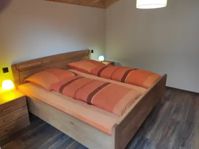 Schlafzimmer Erle massiv