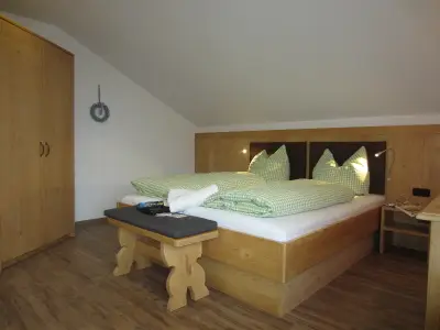 Schlafzimmer mit extra TV