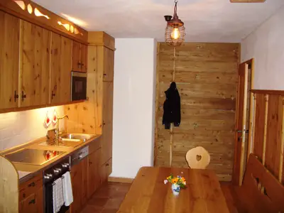 Küche mit Geschirrspüler