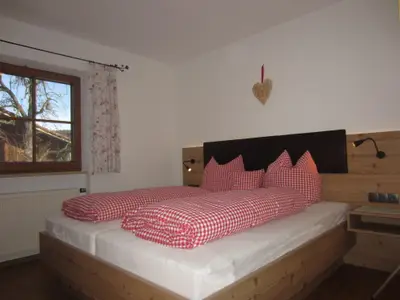 Schlafzimmer mit Doppelbett