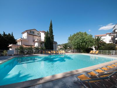 Pool. Relax Swimmbad und Jacuzzi area Italienische Riviera Pietra Ligure