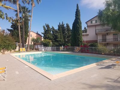 Pool. Residence Oleandro *** Pietra Ligure Italian Riviera Swimmibad fuer Kinder