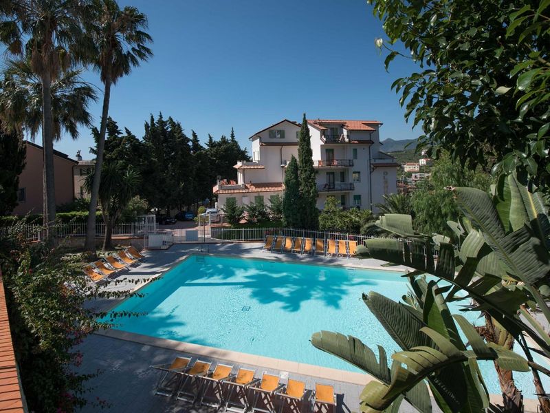 Moderne Ferienwohnungen Klimaanlage Swimmbad  Italienische Riviera Pietra Ligure